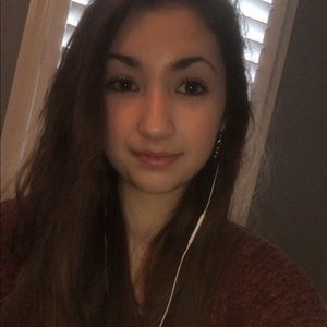 Meet your Posher, Olivia